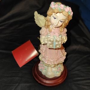 Vintage House Of Lloyd Christmas Around The World The Giving Angel Figurine 1996